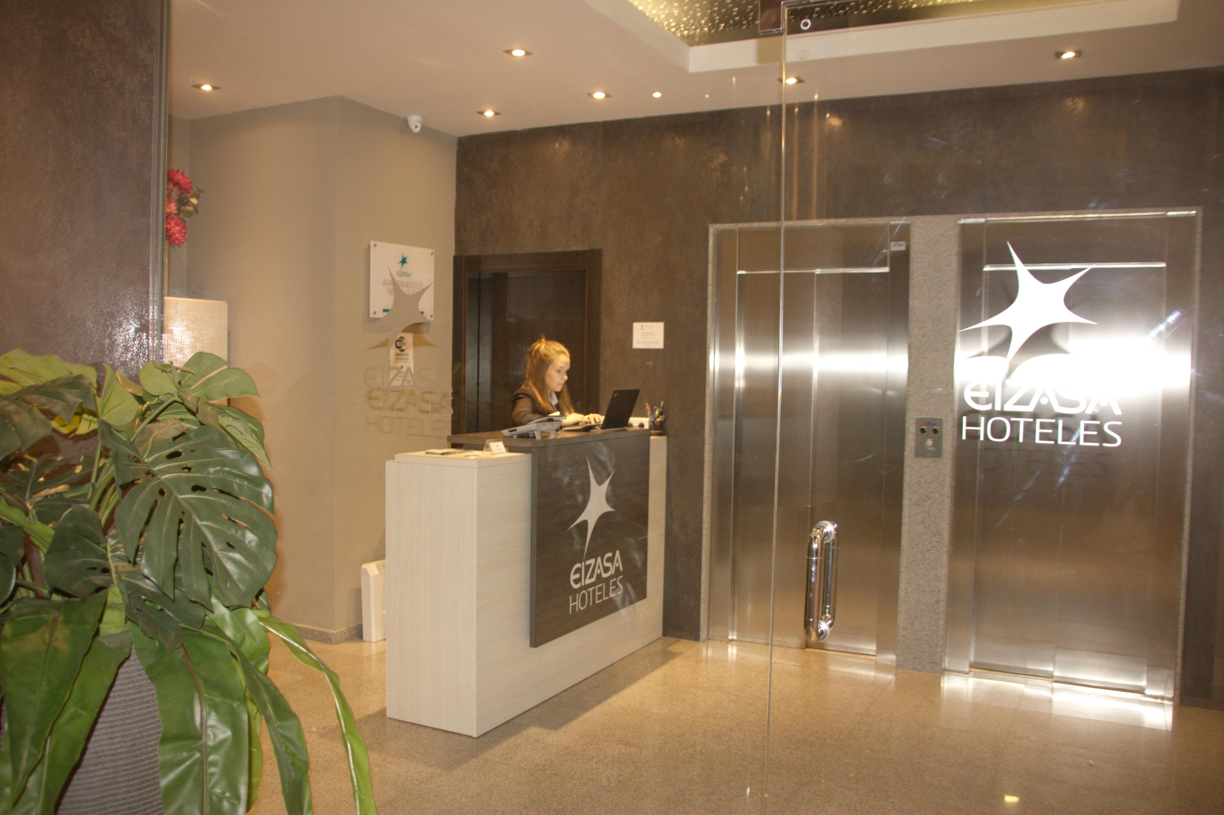 Apartamentos Real Lleida Exteriör bild