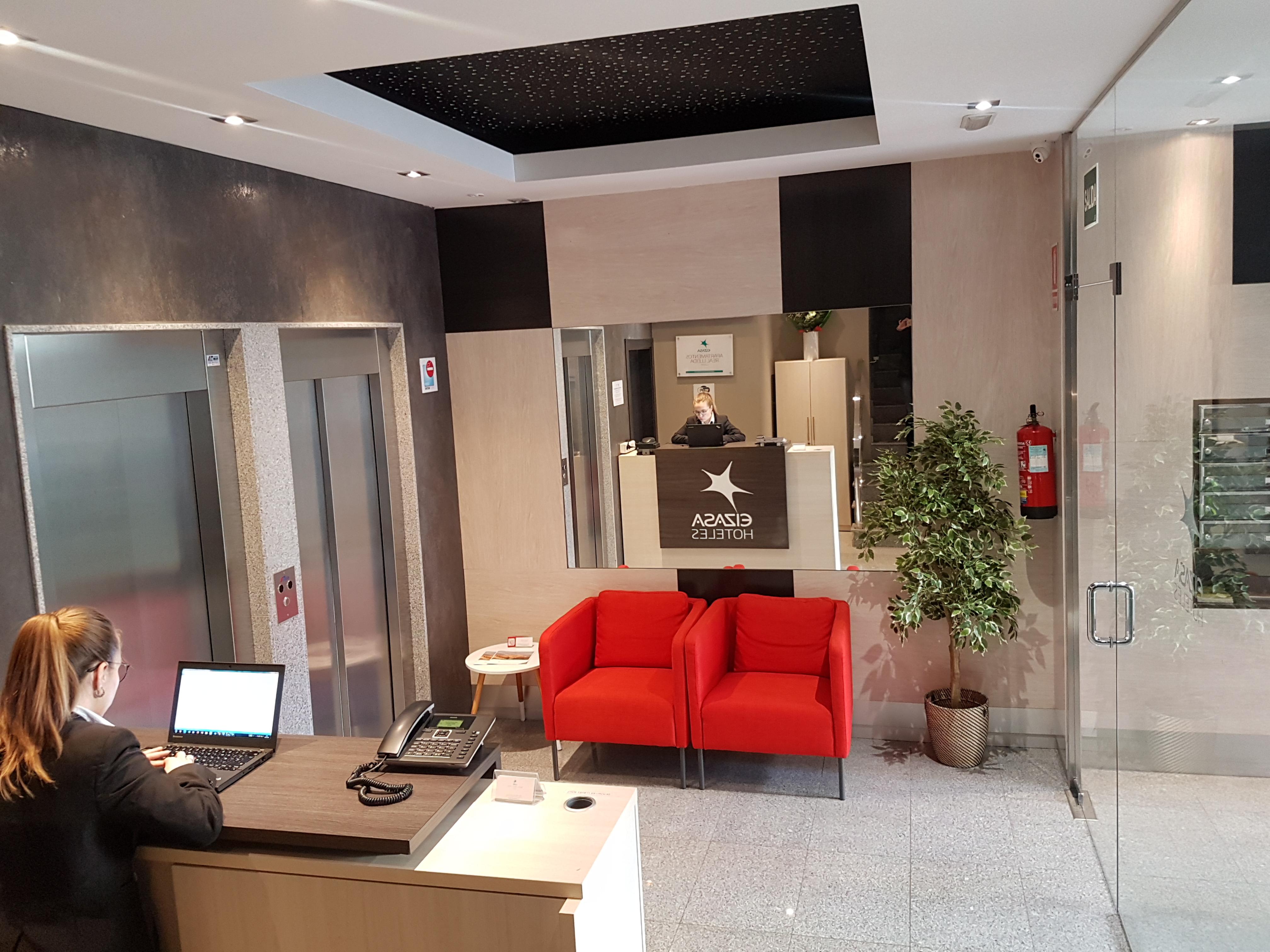 Apartamentos Real Lleida Exteriör bild
